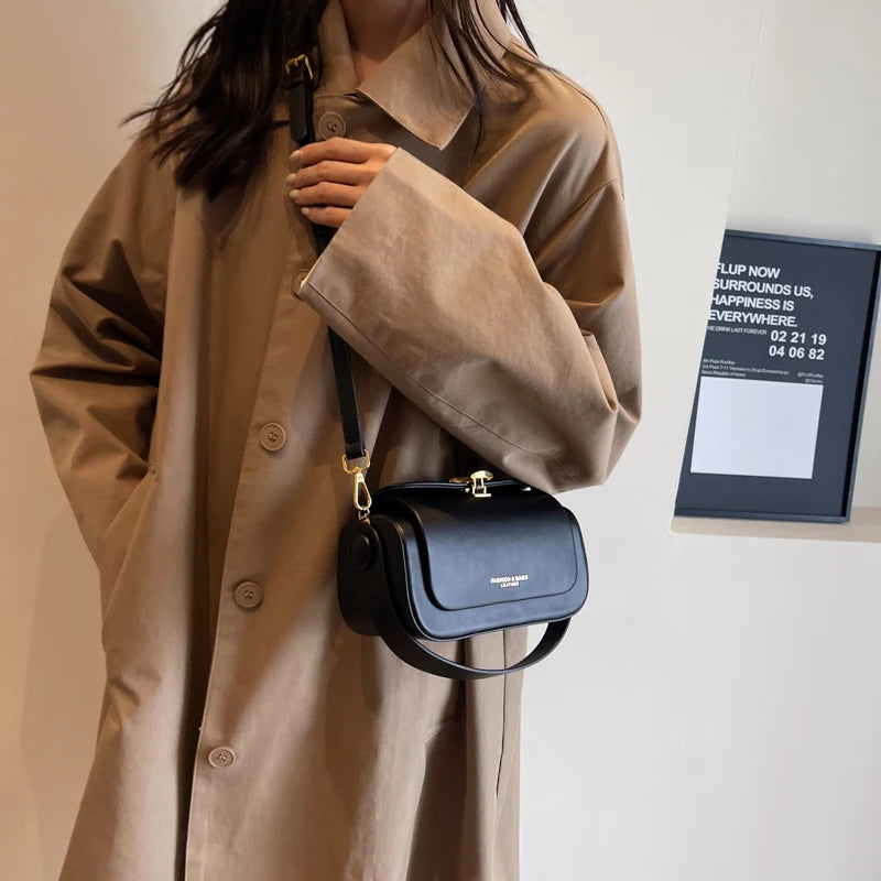 Bolsa Minimalista em Couro - Preta