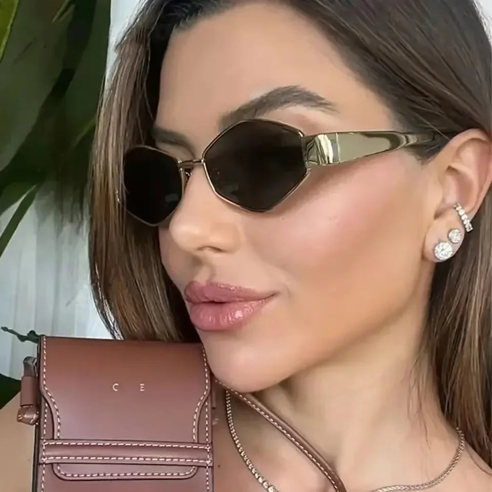 Óculos de Sol Fashion Hexagono Marrom Claro e Dourado